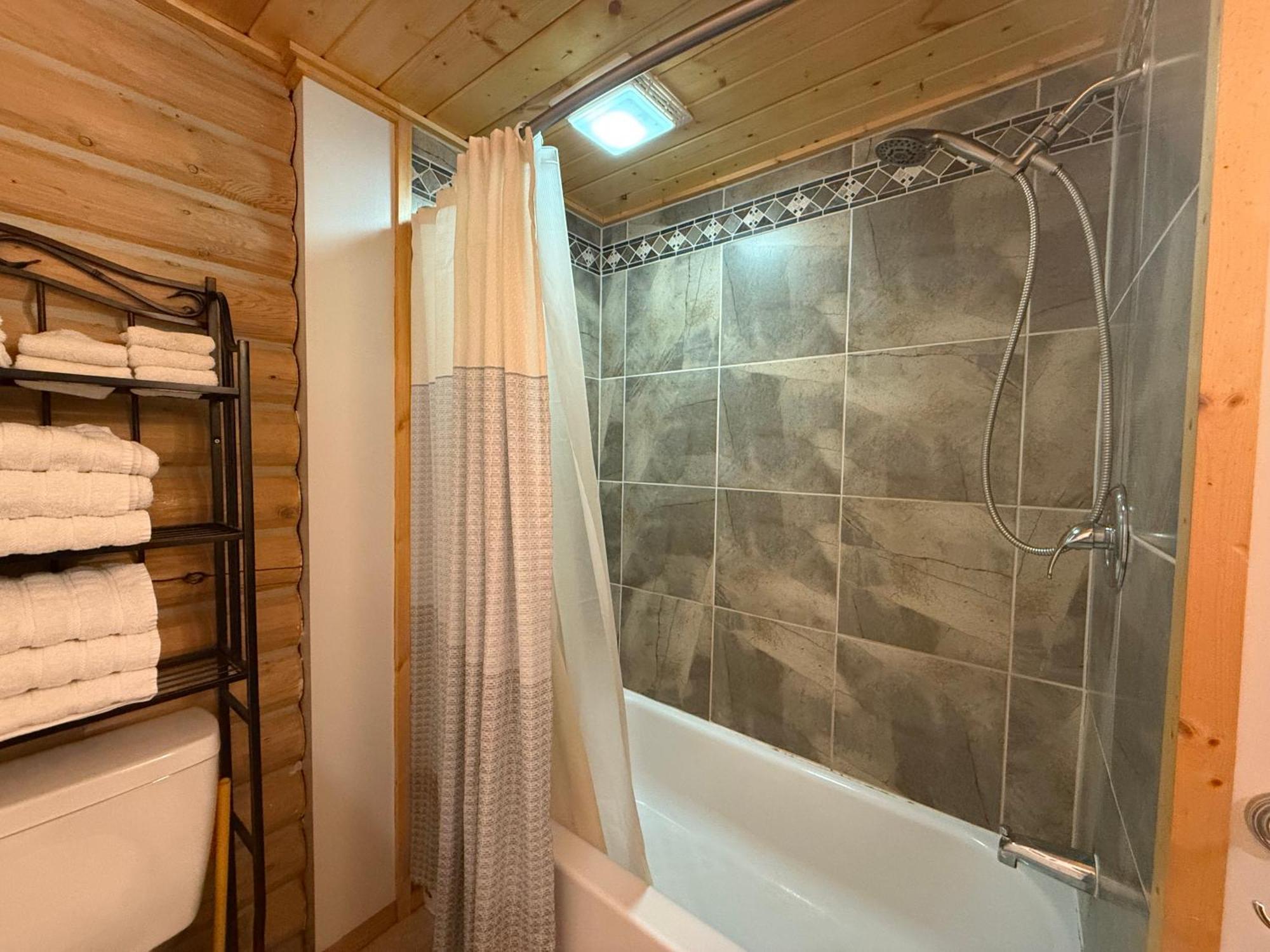 Talkeetna Log Cabin With Hot Tub Unit 1 Eksteriør bilde